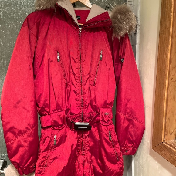 Beautiful red one piece postcard ski suit. Size 8 . From Gorsuch in Vail Co . - Picture 6 of 13